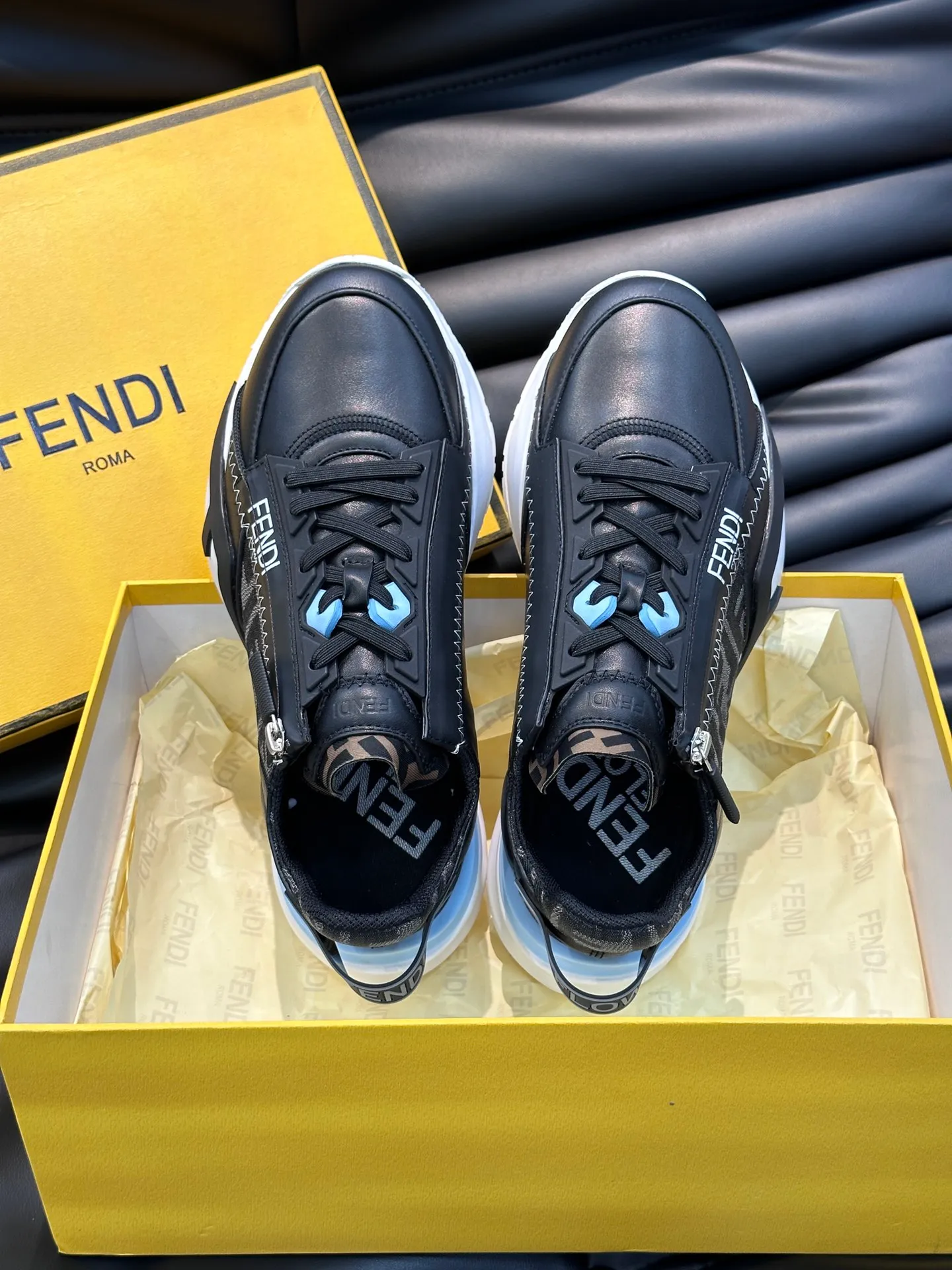 Men's shoes 💰p560 "Fend*" new men's casual sports shoes, equipped with elastic straps, side zippers, and corrugated soles engraved with F. Embossed Fendi Flow lettering on the heel. Made of technical fabric and a mix of blue and suede. Decorated with Lycra® details. FF graphic tongue. Ultra-light and wear-resistant EVA sole. Size: 38-44